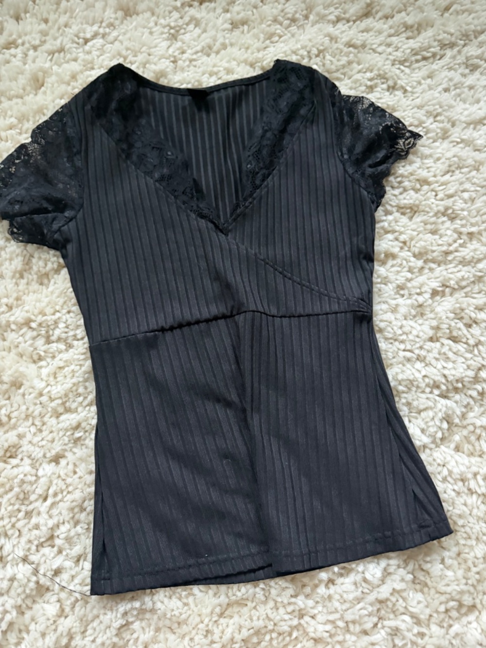 Chic black ribbed Black cute and casual women’s Lace-Trim Ribbed V-Neck Women's - Picture 2 of 2